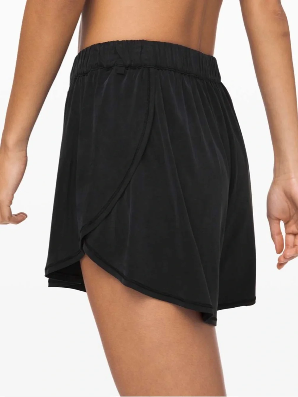 Lululemon Flow In Elegance Short 4.5